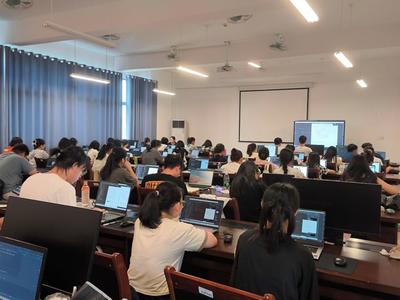 實踐出真知，磨礪長才干——數學與統計學院實踐周系列活動助推教育與信息技術融合發展
